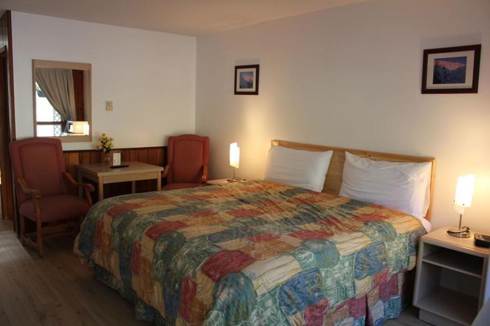 Cedar Motel