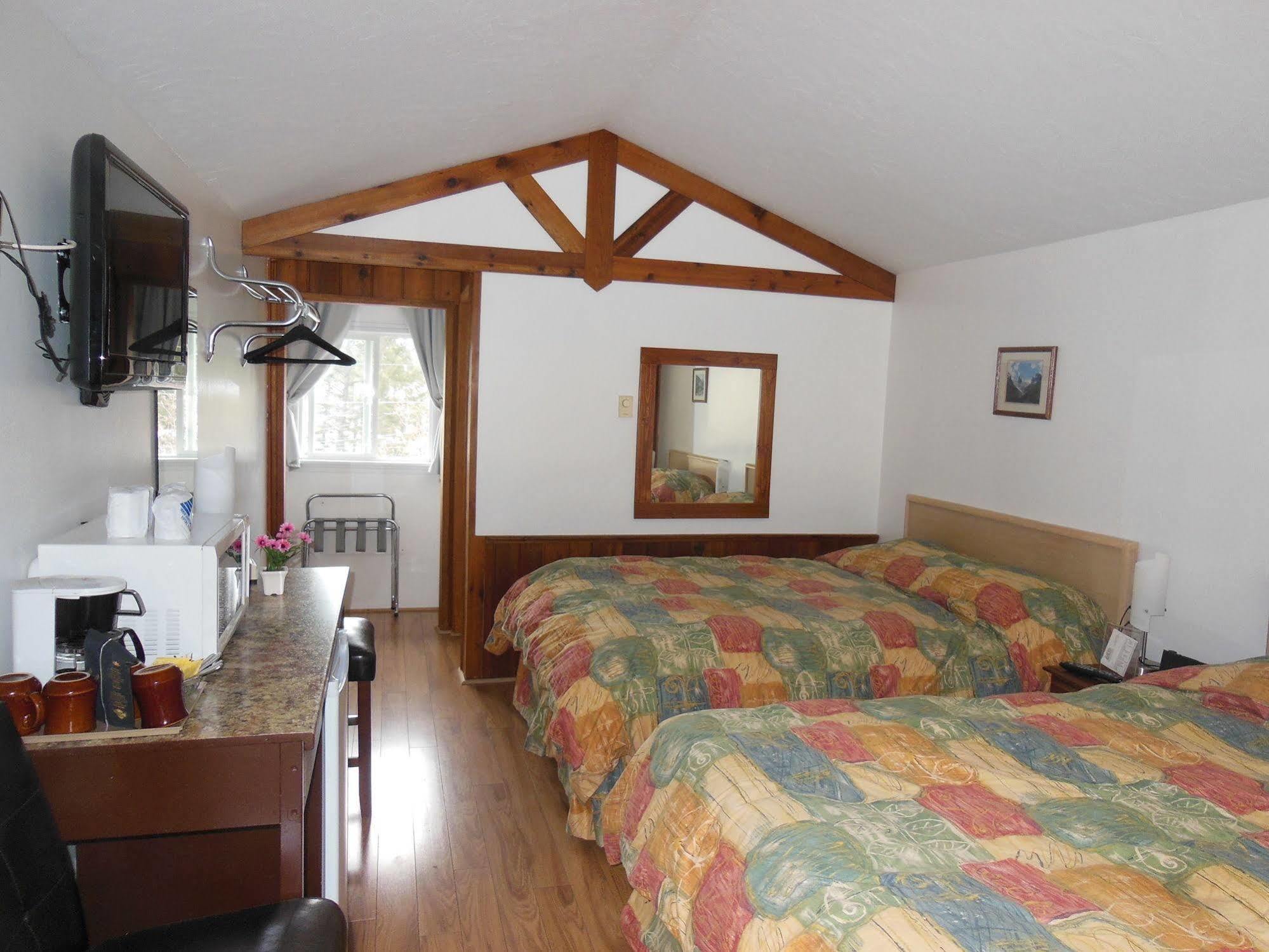 Motel Cedar Radium Hot Springs