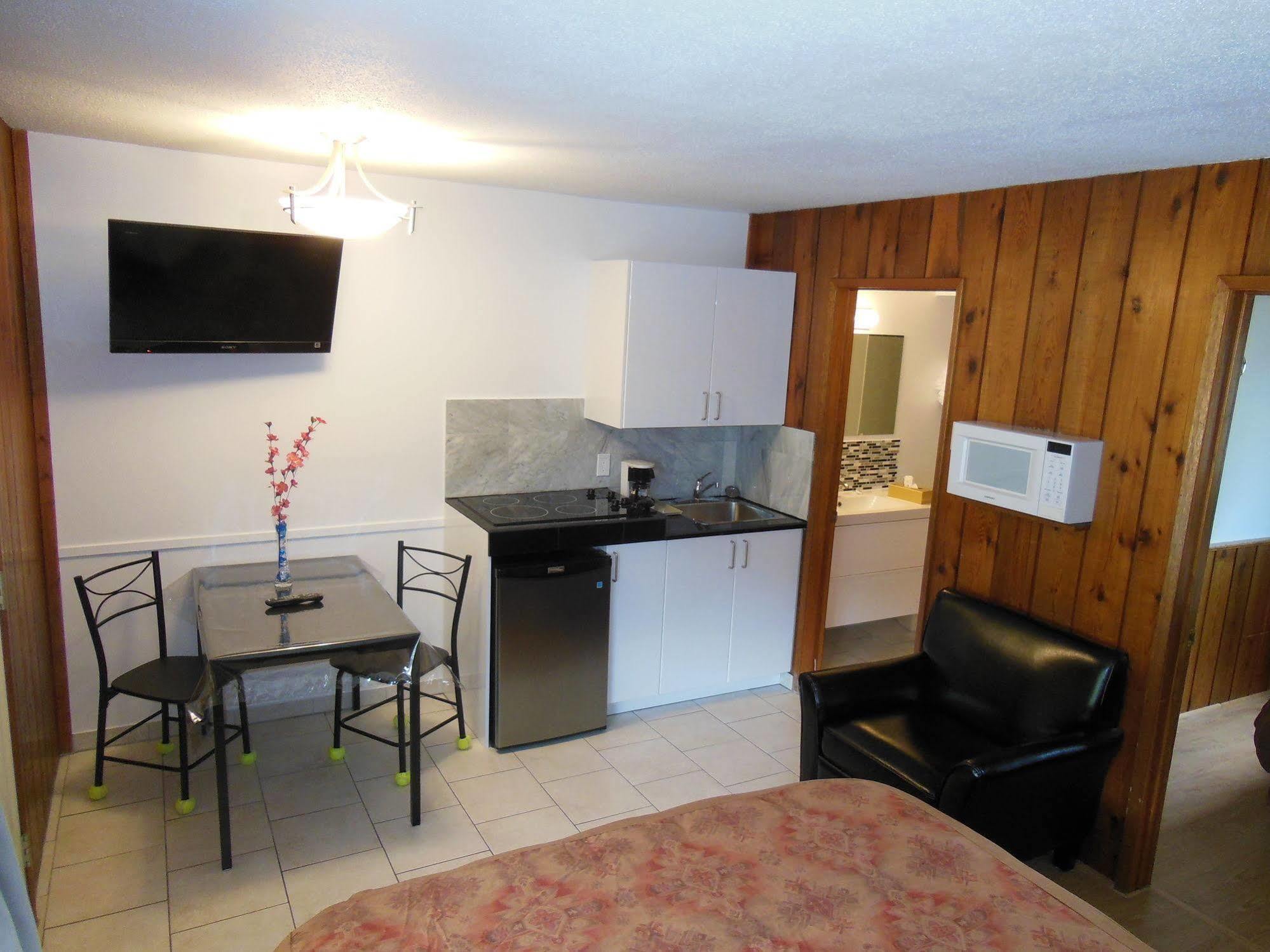 Cedar Motel 4*
